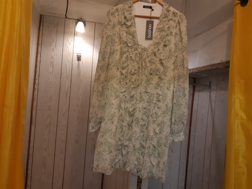 Robe fleurie fond beige